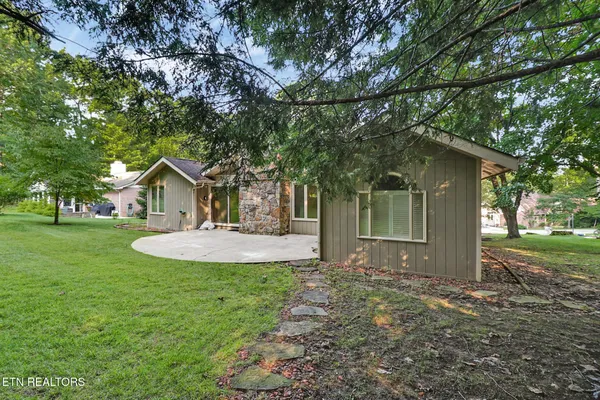 Property Slideshow image 2 of 45 | 205 lakewood dr, Crossville, TN, 38558