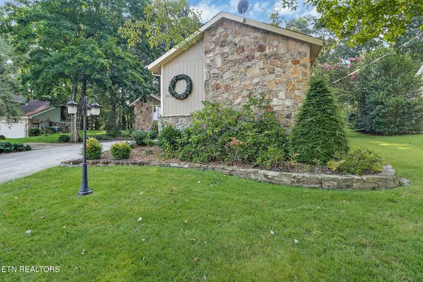 Property Slideshow image 3 of 45 | 205 lakewood dr, Crossville, TN, 38558