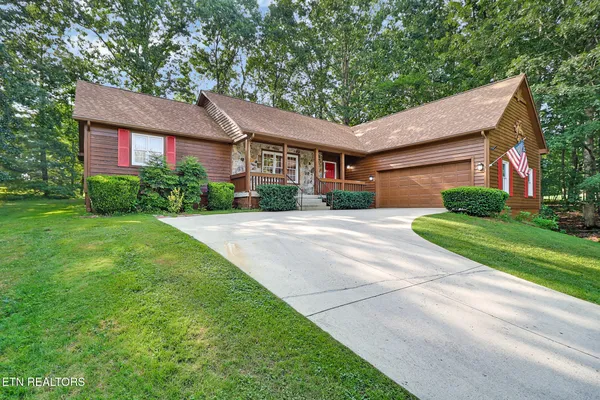 Property Slideshow image 3 of 40 | 25 amesbury ct, Crossville, TN, 38558