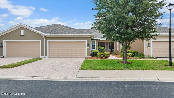 Property Slideshow image 2 of 26 | 11725 surfbird cir 4c, Jacksonville, FL, 32256