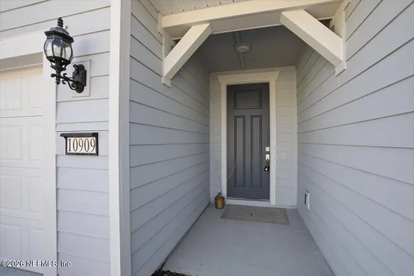 Property Slideshow image 2 of 34 | 10909 town view dr, Jacksonville, FL, 32256