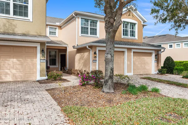 Property Slideshow image 2 of 30 | 11809 surfbird cir 7e, Jacksonville, FL, 32256