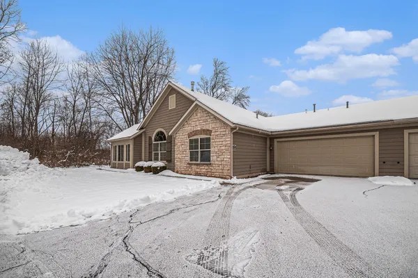 Property Slideshow image 2 of 37 | 5333 fawn creek dr sw, Grandville, MI, 49418