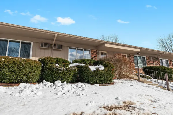 Property Slideshow image 2 of 23 | 25140 potomac dr 3, Southlyoncity_oakland, MI, 48178