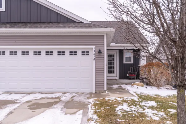 Property Slideshow image 2 of 28 | 13616 legends view ct 33, Hollandchartertownship_ottawa, MI, 49424