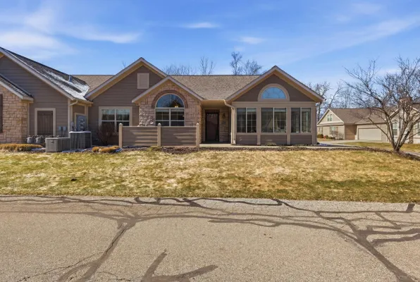 Property Slideshow image 3 of 32 | 5315 fawn creek dr, Wyoming, MI, 49418