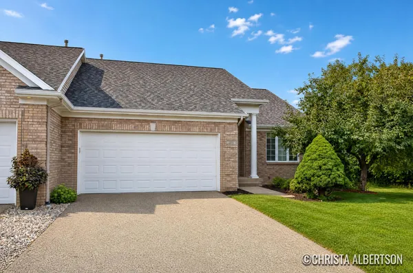 Property Slideshow image 2 of 39 | 2555 gracepoint ct 40, Gaineschartertownship_kent, MI, 49316