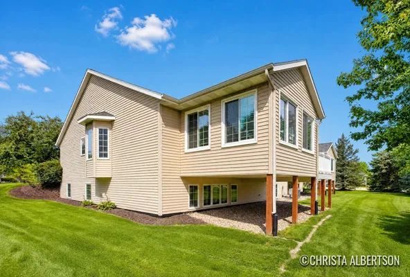 Property Slideshow image 3 of 39 | 2555 gracepoint ct 40, Gaineschartertownship_kent, MI, 49316