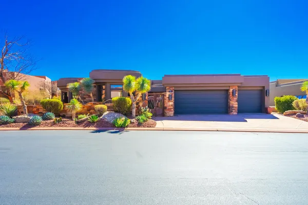 Property Slideshow image 2 of 83 | 3052 n snow canyon pkwy 8, St George, UT, 84770