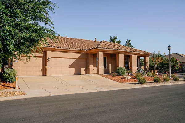 Property Slideshow image 3 of 44 | 1826 purple lupine dr, St George, UT, 84790