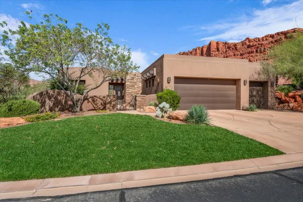 Property Slideshow image 2 of 40 | 2331 w entrada trl 106, St George, UT, 84770