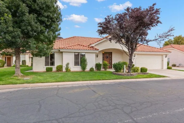 Property Slideshow image 2 of 25 | 1165 w indian hills dr unit 251, St George, UT, 84770