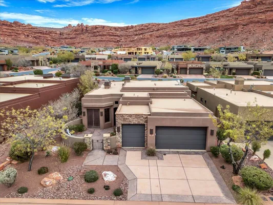 Property Slideshow image 2 of 31 | 2139 w cougar rock cir 195, St George, UT, 84770