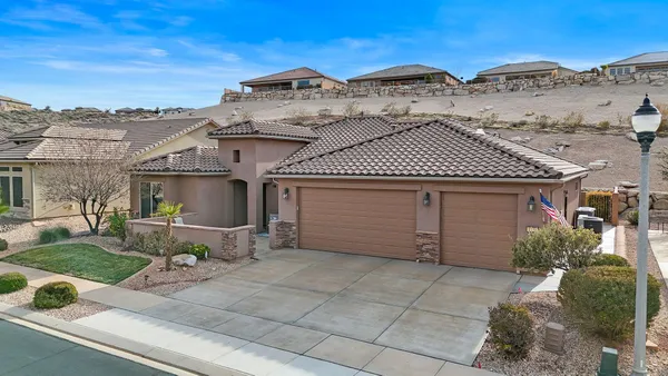 Property Slideshow image 2 of 31 | 1731 w whitestone dr, St George, UT, 84790