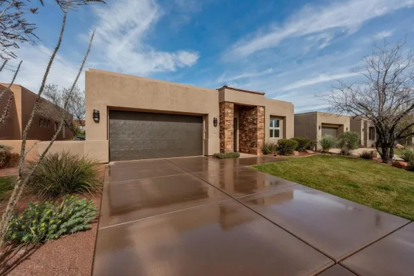 Property Slideshow image 2 of 30 | 2085 n tuweap dr 30, St George, UT, 84770