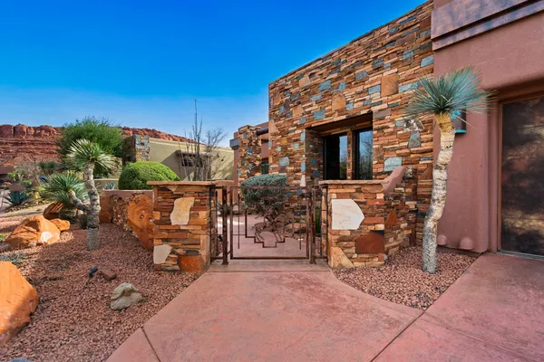 Property Slideshow image 2 of 101 | 3052 n snow canyon pkwy unit 6, St George, UT, 84770
