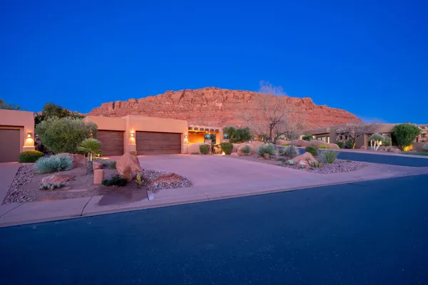 Property Slideshow image 3 of 86 | 2336 w entrada trl 23, St George, UT, 84770