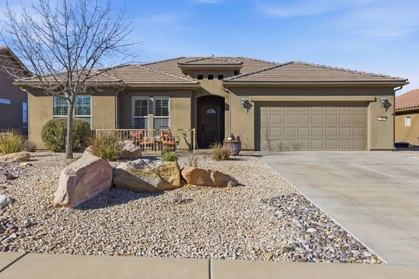Property Slideshow image 2 of 43 | 1360 w ambassador dr, St George, UT, 84790