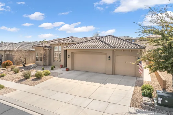 Property Slideshow image 3 of 51 | 1525 w garnet ridge dr, St George, UT, 84790