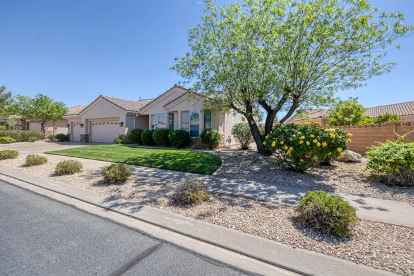 Property Slideshow image 2 of 35 | 1629 w wonderstone dr, St George, UT, 84790
