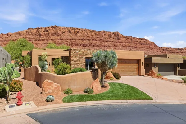 Property Slideshow image 2 of 47 | 2410 w entrada trl 4, St George, UT, 84770