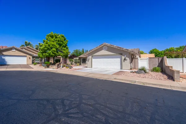 Property Slideshow image 2 of 68 | 617 s 285 e 15, Ivins, UT, 84738