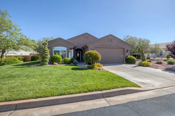 Property Slideshow image 2 of 36 | 4433 s broadmoor dr, St George, UT, 84790
