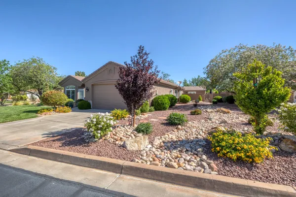 Property Slideshow image 3 of 36 | 4433 s broadmoor dr, St George, UT, 84790