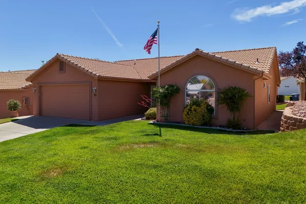 Property Slideshow image 2 of 27 | 210 n mall dr 35, St George, UT, 84790