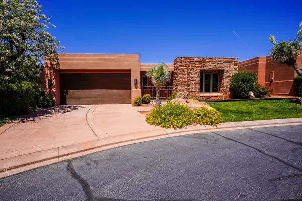 Property Slideshow image 3 of 45 | 2410 w entrada trl 25, Ivins, UT, 84738