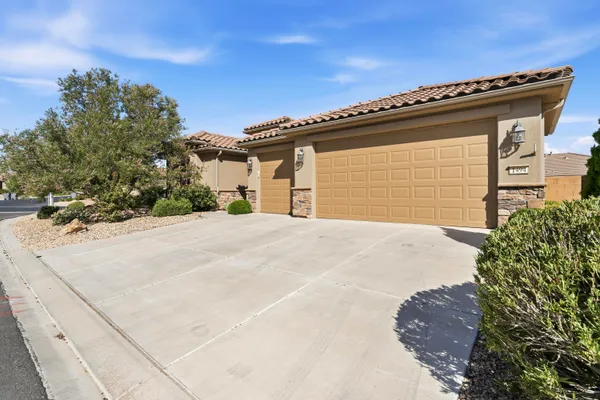 Property Slideshow image 2 of 34 | 1494 w songbird dr, St George, UT, 84790