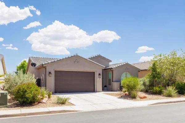 Property Slideshow image 2 of 32 | 249 w green jade dr, Washington, UT, 84780