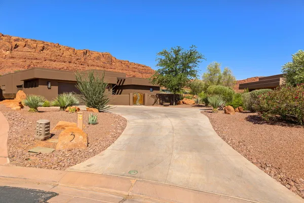 Property Slideshow image 3 of 53 | 2410 entrada trl 3, St George, UT, 84770