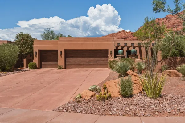 Property Slideshow image 2 of 38 | 2336 w entrada trl 23, St George, UT, 84770