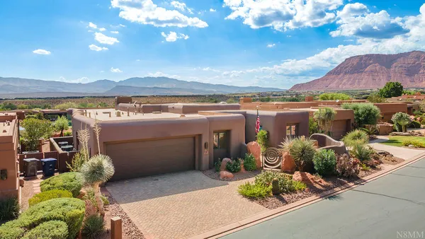Property Slideshow image 3 of 50 | 2336 w w entrada trl 8, St George, UT, 84770