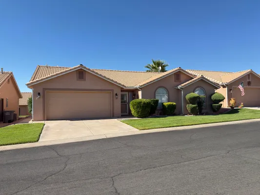 Property Slideshow image 2 of 9 | 210 n mall dr 71, St George, UT, 84790