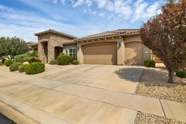 Property Slideshow image 3 of 50 | 1560 w bonita bay cir, St George, UT, 84790