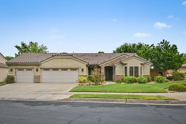 Property Slideshow image 2 of 26 | 4475 s round hill dr, St George, UT, 84790