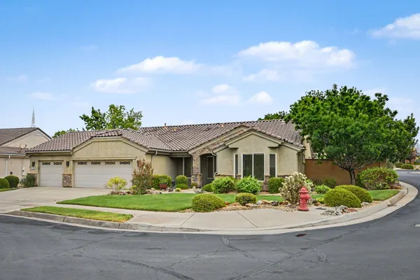 Property Slideshow image 3 of 26 | 4475 s round hill dr, St George, UT, 84790