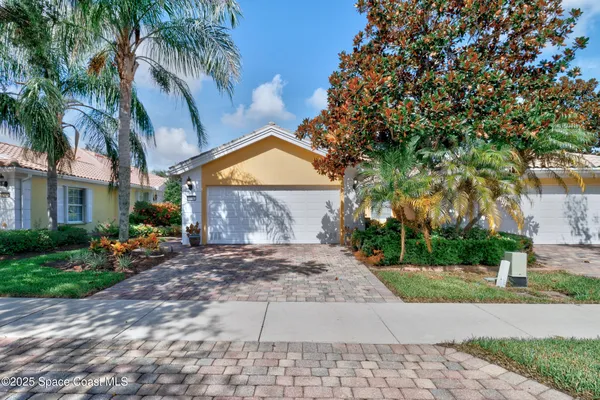 Property Slideshow image 2 of 40 | 4944 corsica sq, Vero Beach, FL, 32967