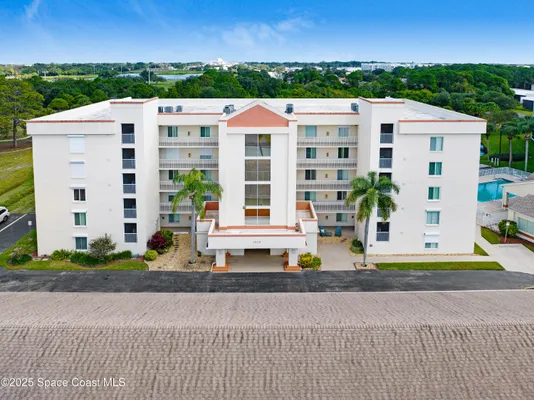 Property Slideshow image 3 of 46 | 1410 huntington ln 1203, Rockledge, FL, 32955