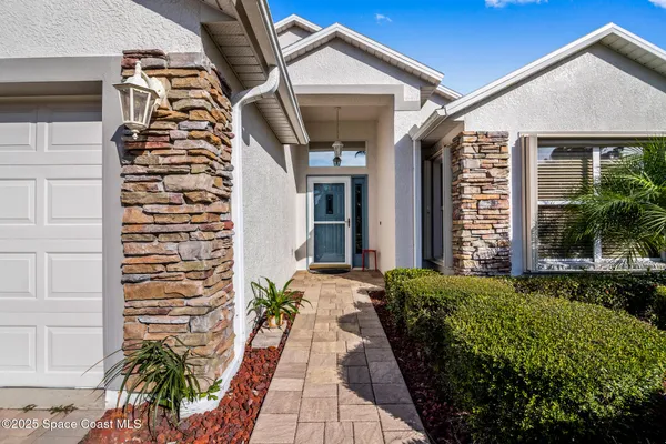 Property Slideshow image 3 of 37 | 1611 lago mar dr, Melbourne, FL, 32940