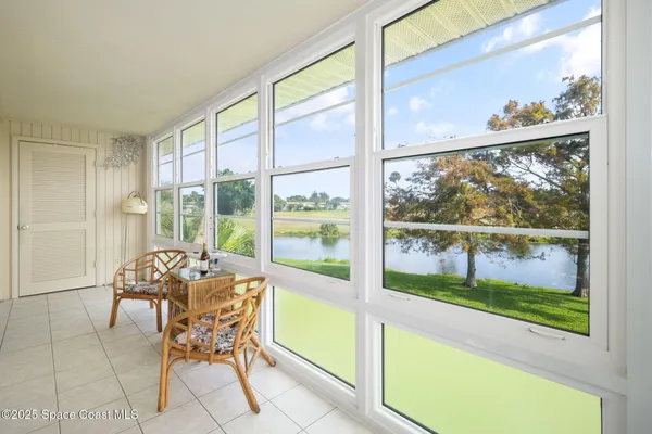 Property Slideshow image 3 of 32 | 40 vista gardens trl apt 201, Vero Beach, FL, 32962