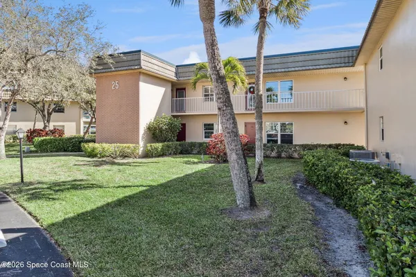 Property Slideshow image 3 of 29 | 25 vista gardens trl apt 203, Vero Beach, FL, 32962