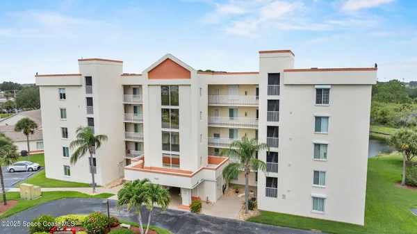 Property Slideshow image 2 of 43 | 1420 huntington ln 2405, Rockledge, FL, 32955