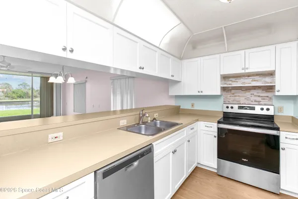 Property Slideshow image 3 of 23 | 1410 huntington ln 1106, Rockledge, FL, 32955