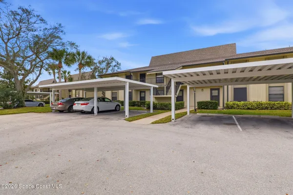 Property Slideshow image 2 of 25 | 35 plantation dr 201, Vero Beach, FL, 32966