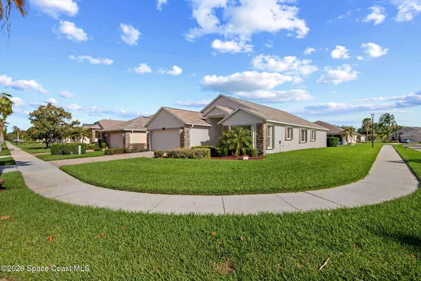 Property Slideshow image 3 of 40 | 1611 lago mar dr, Melbourne, FL, 32940