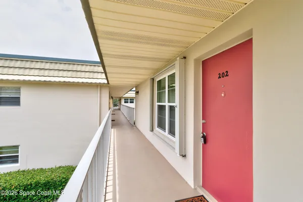 Property Slideshow image 3 of 32 | 5 vista gardens trl 202, Vero Beach, FL, 32962
