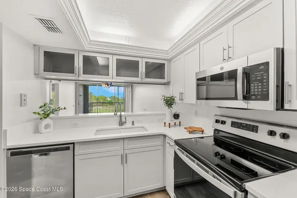 Property Slideshow image 2 of 40 | 1420 huntington ln 2405, Rockledge, FL, 32955
